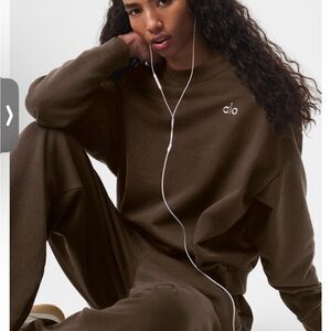 Alo accolade crewneck sweater espresso brown size large